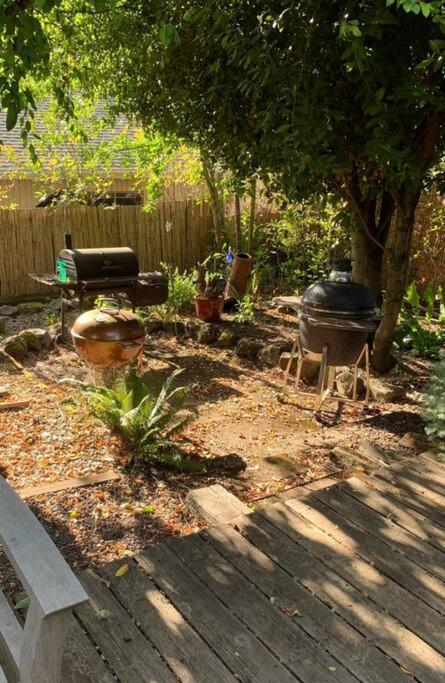 Southeast Portland Comfy & Eclectic Craftsman Home Exterior foto