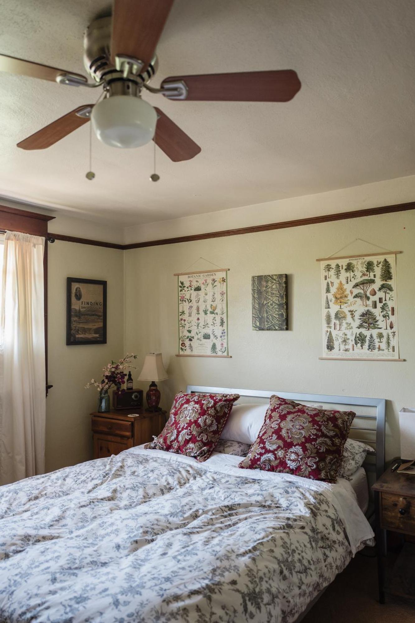 Southeast Portland Comfy & Eclectic Craftsman Home Exterior foto